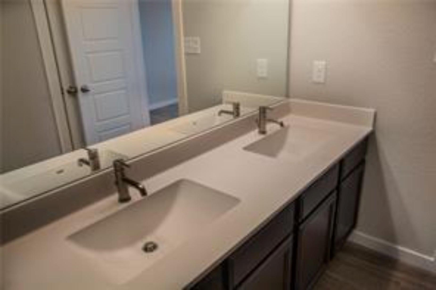 143 Lakeview CT