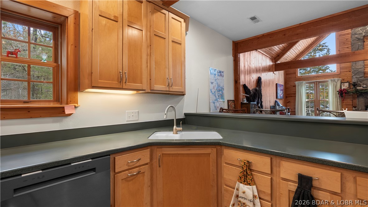 147 West Cross Fox Trail