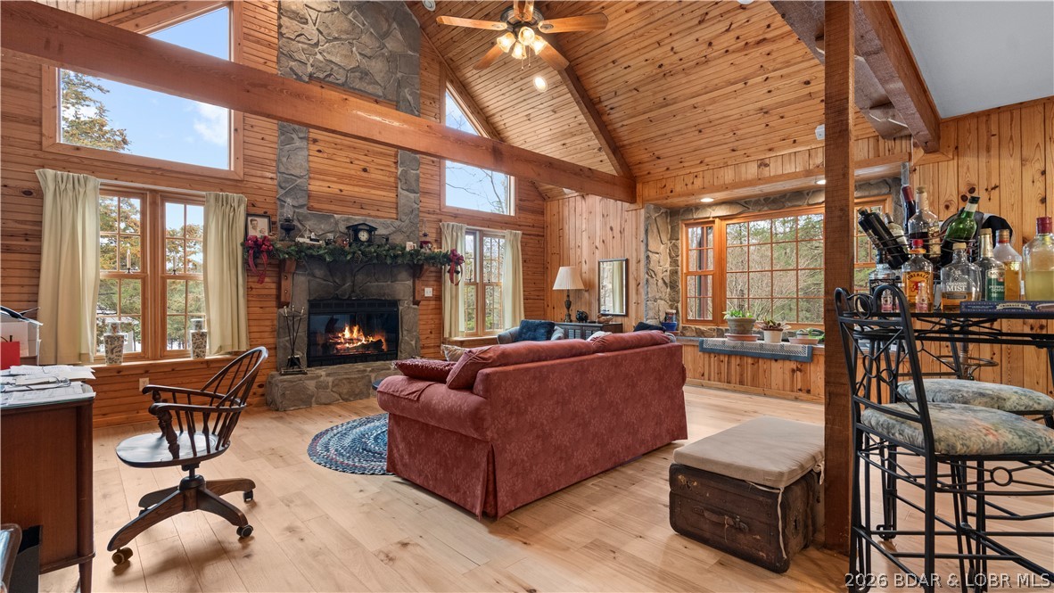 147 West Cross Fox Trail