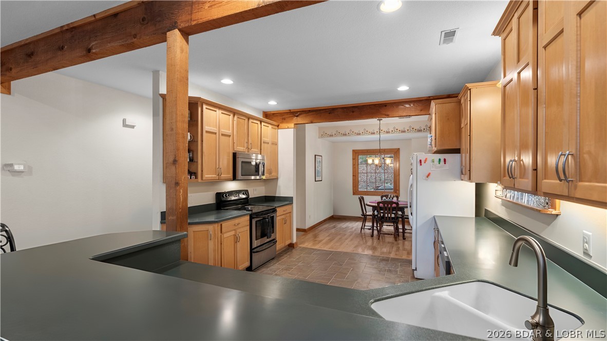 147 West Cross Fox Trail