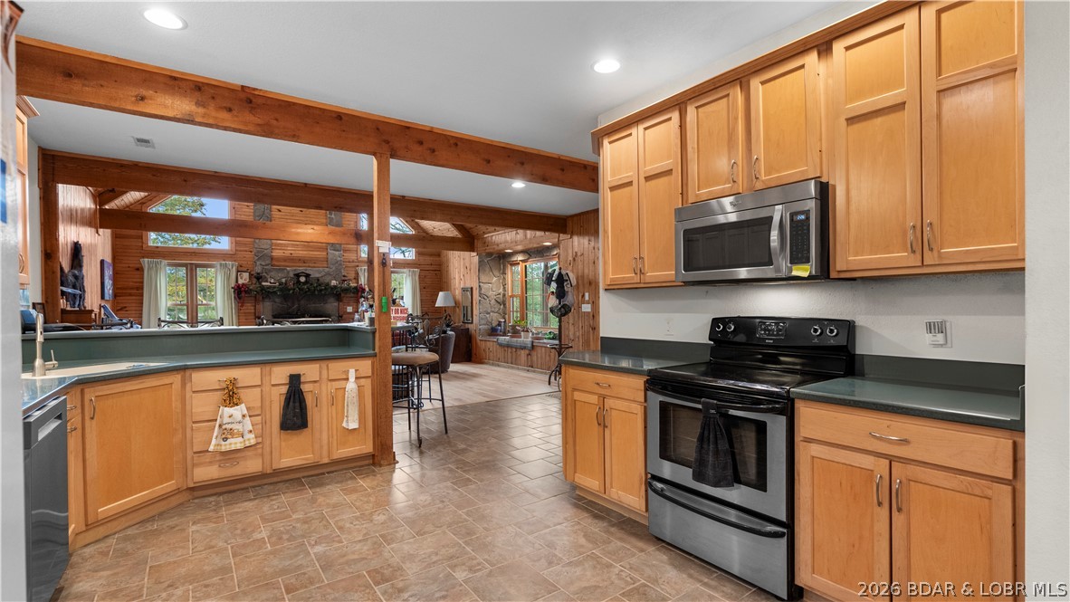 147 West Cross Fox Trail