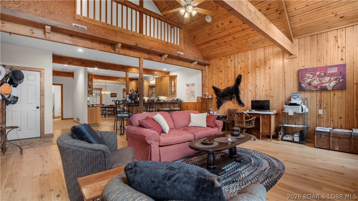 147 West Cross Fox Trail