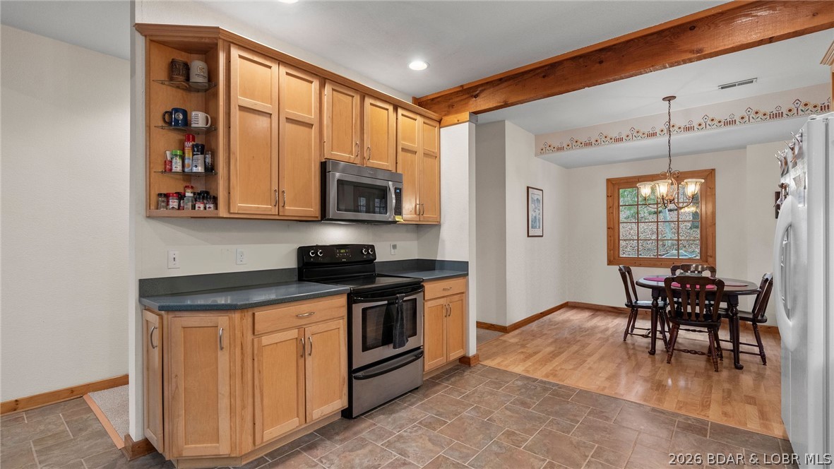 147 West Cross Fox Trail