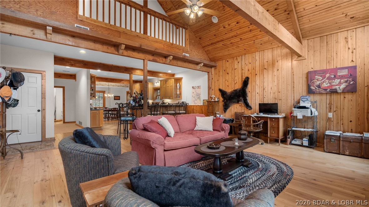147 West Cross Fox Trail