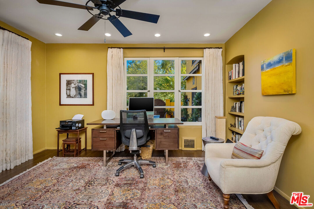 500 N Las Palmas Ave