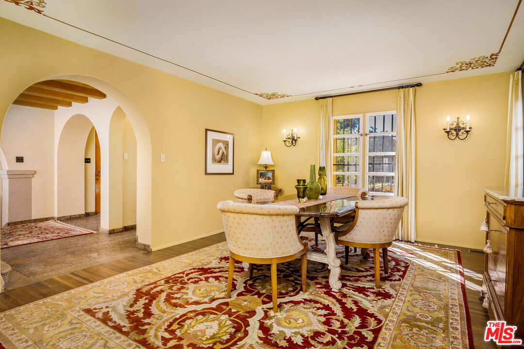 500 N Las Palmas Ave