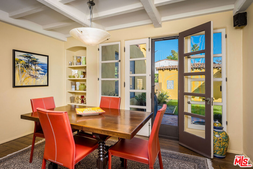 500 N Las Palmas Ave