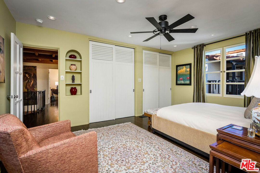 500 N Las Palmas Ave