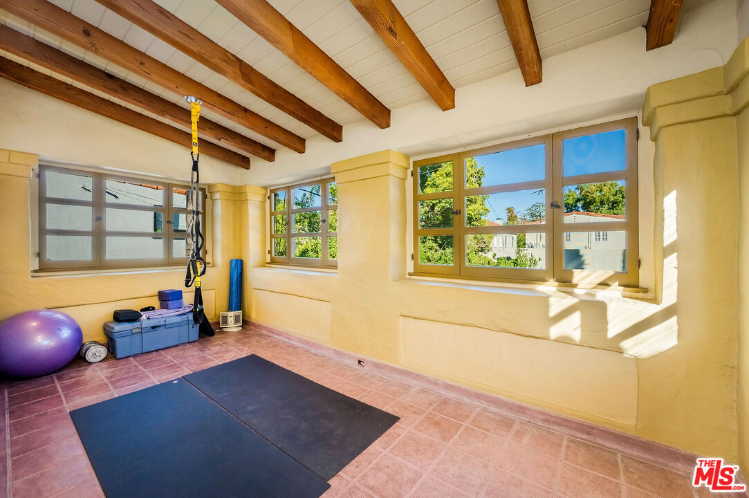 500 N Las Palmas Ave