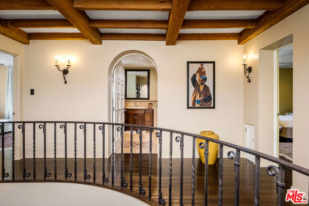 500 N Las Palmas Ave