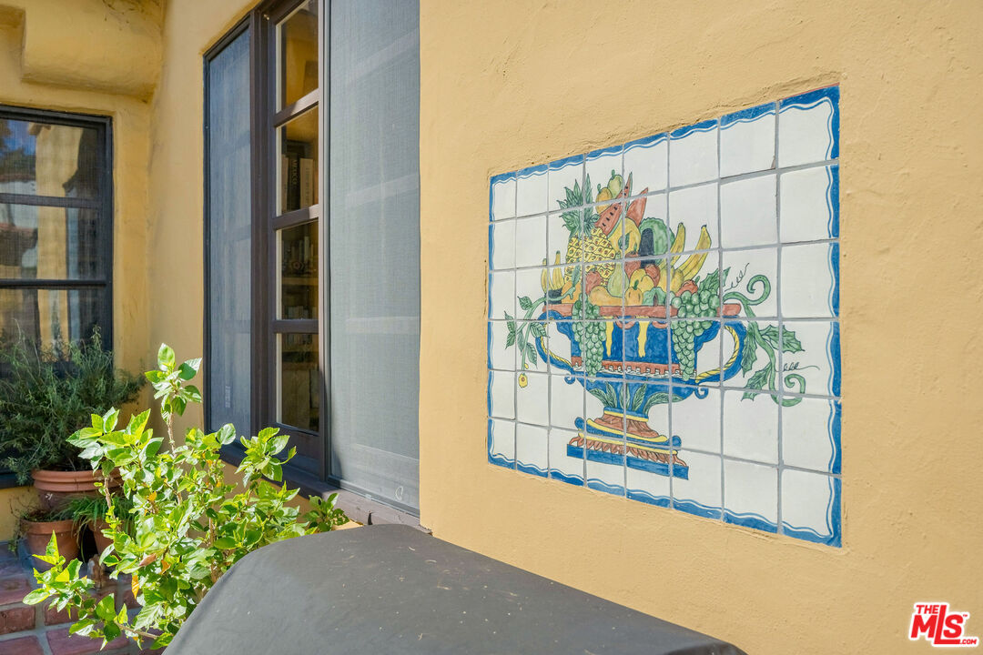 500 N Las Palmas Ave