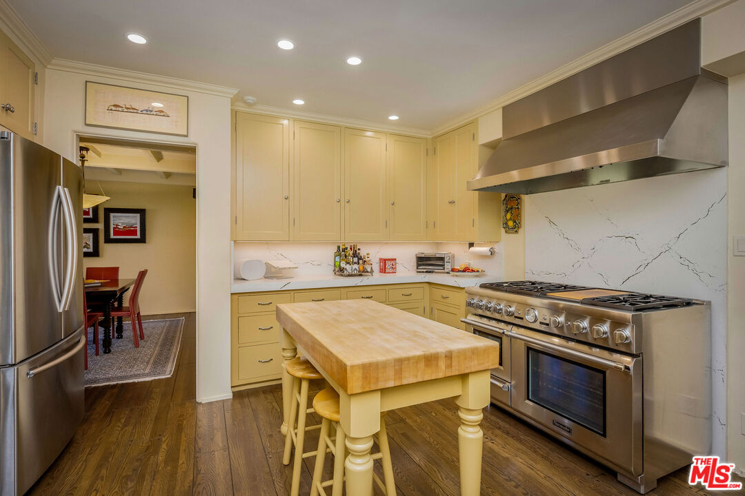 500 N Las Palmas Ave