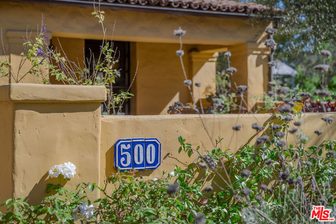 500 N Las Palmas Ave