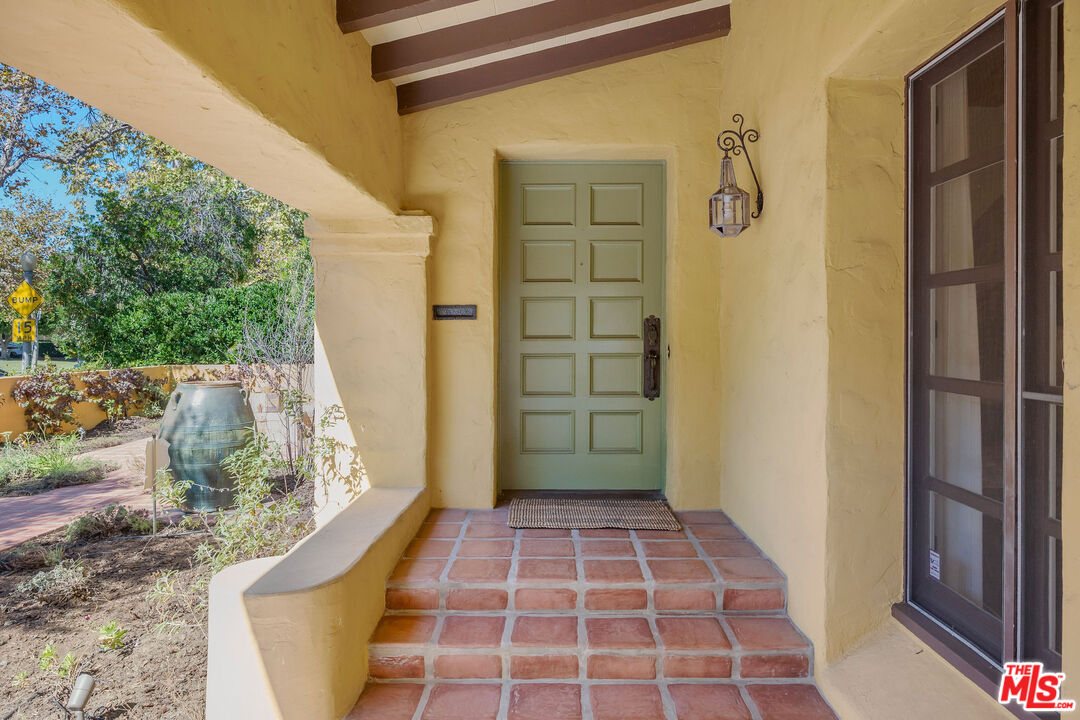 500 N Las Palmas Ave