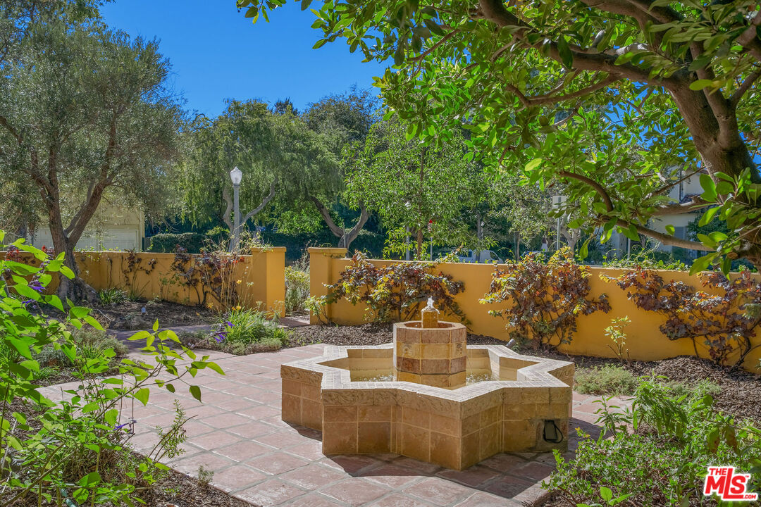 500 N Las Palmas Ave