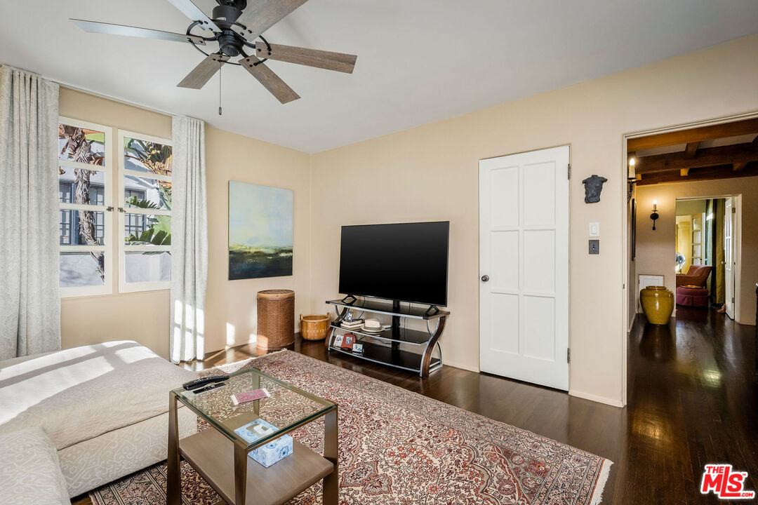 500 N Las Palmas Ave