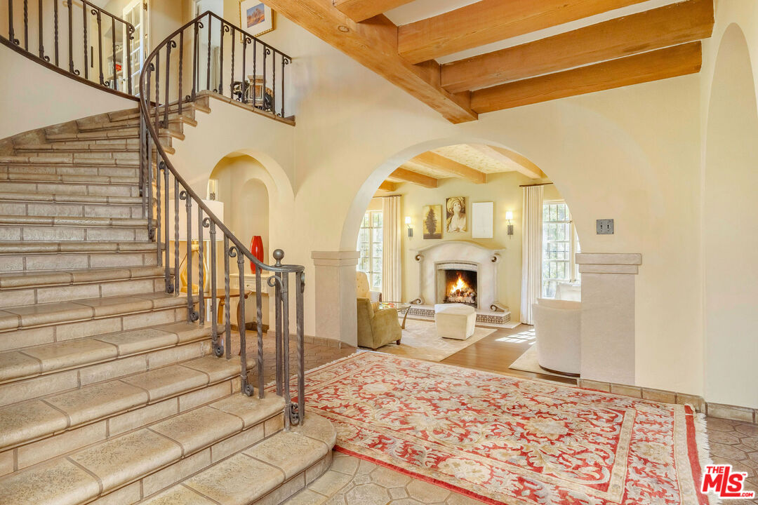 500 N Las Palmas Ave