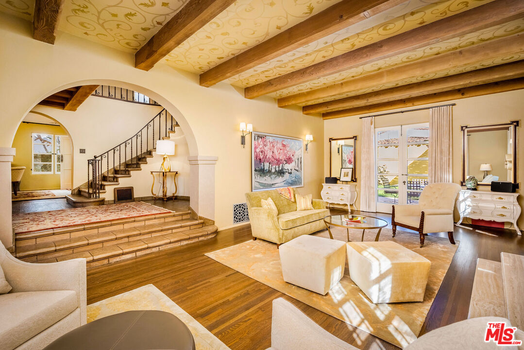 500 N Las Palmas Ave