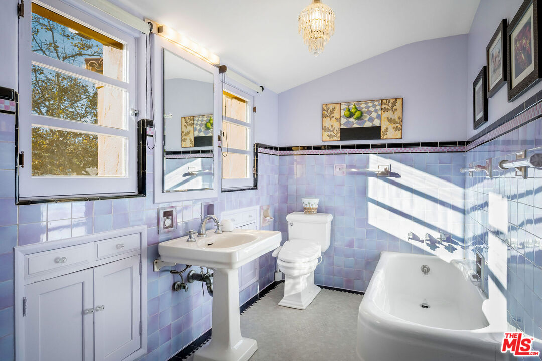 500 N Las Palmas Ave