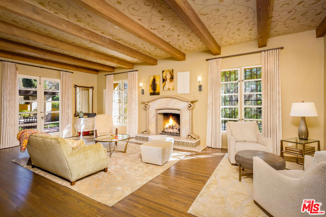 500 N Las Palmas Ave