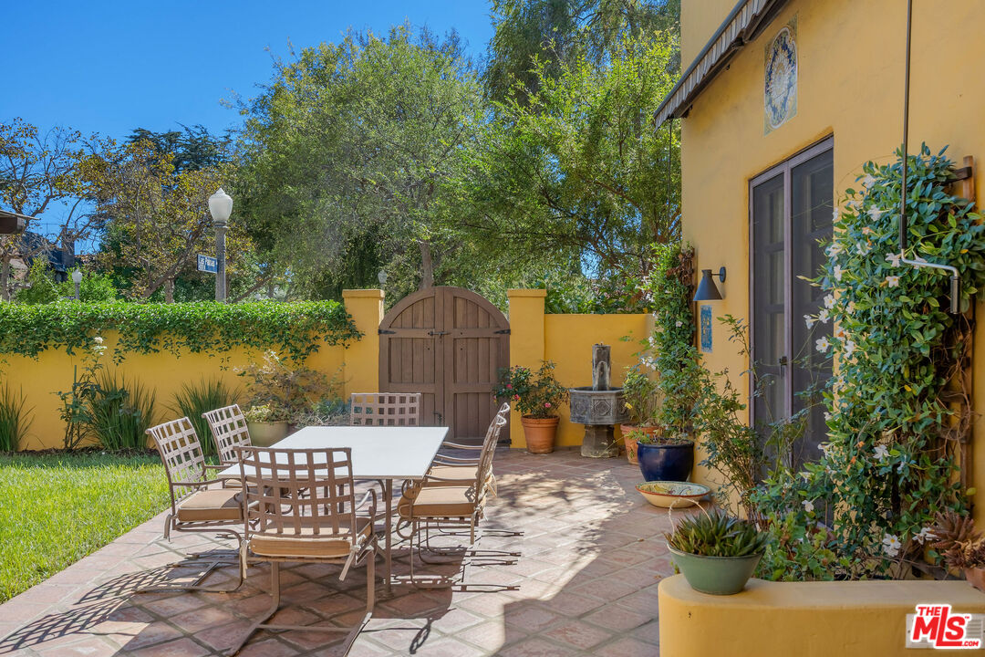 500 N Las Palmas Ave