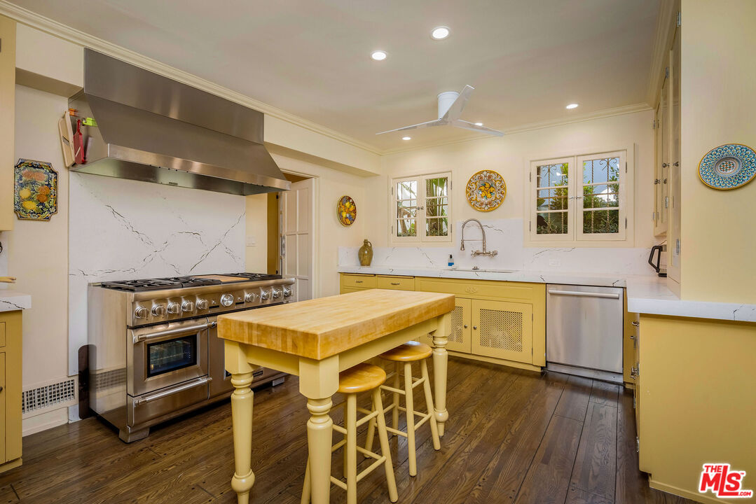 500 N Las Palmas Ave