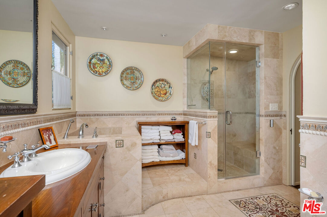 500 N Las Palmas Ave