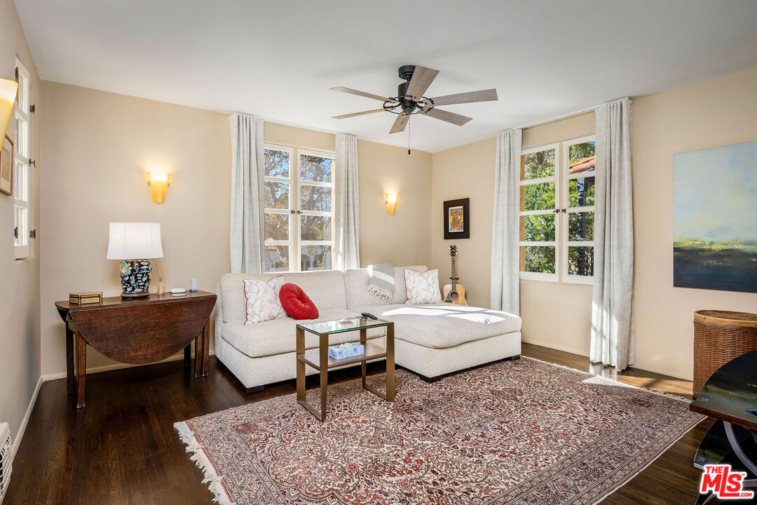 500 N Las Palmas Ave