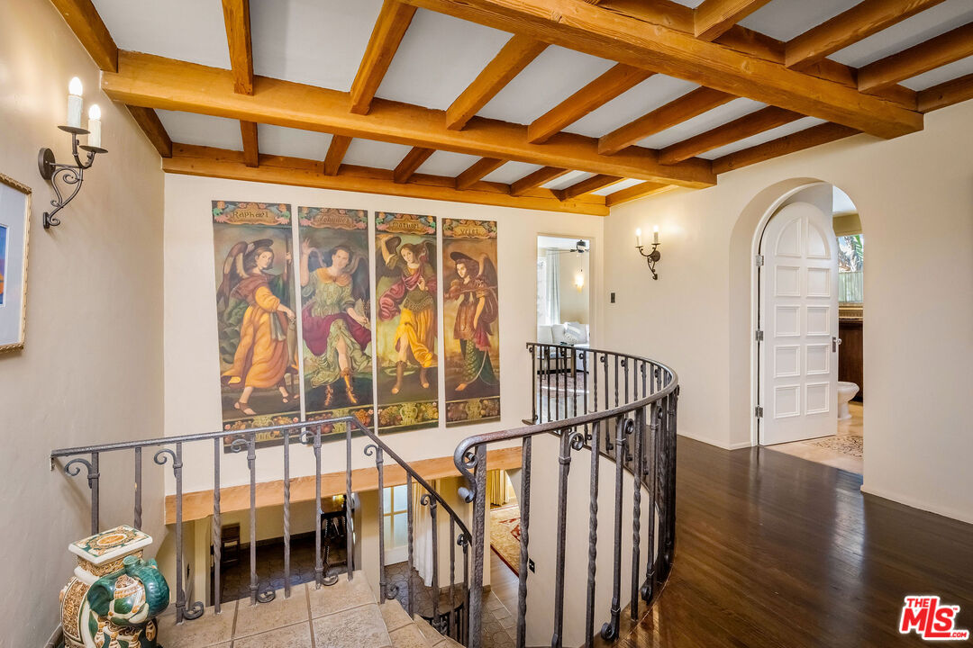 500 N Las Palmas Ave