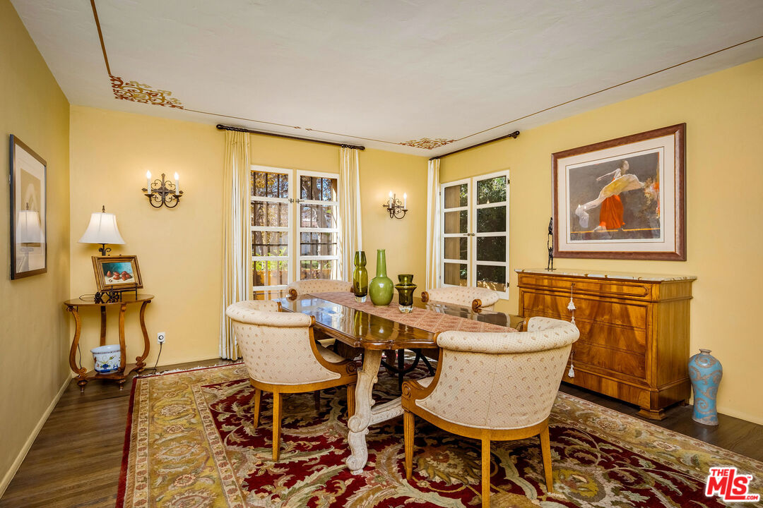 500 N Las Palmas Ave