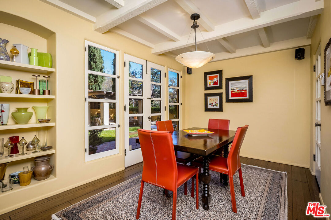 500 N Las Palmas Ave