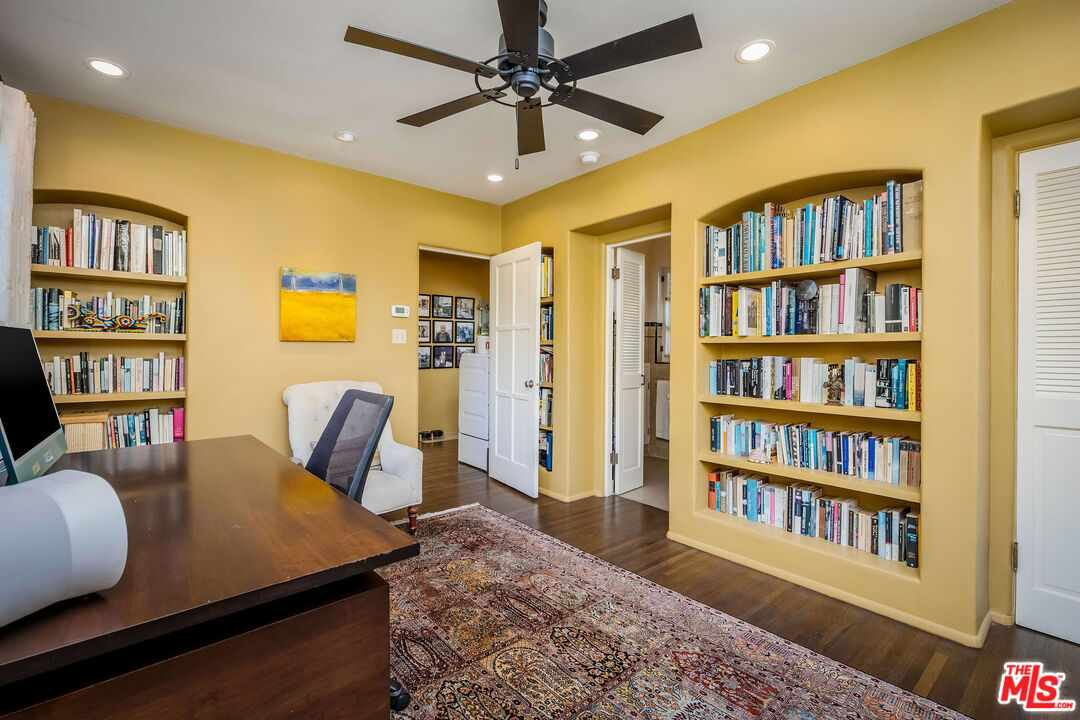 500 N Las Palmas Ave