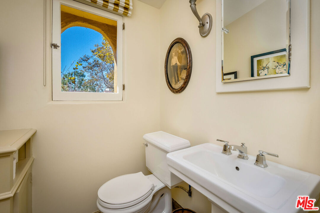 500 N Las Palmas Ave