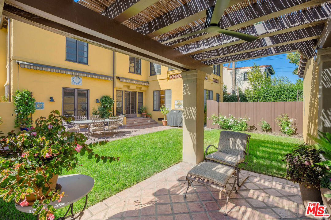 500 N Las Palmas Ave