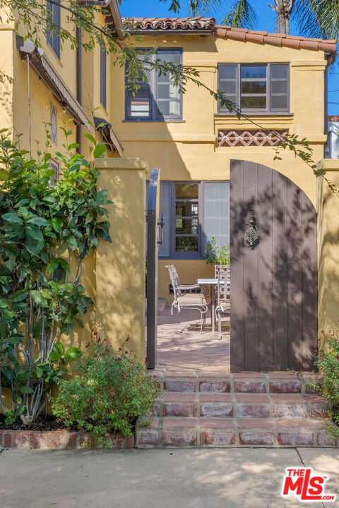 500 N Las Palmas Ave