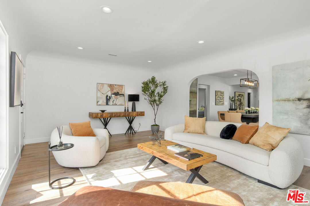 821 S Cloverdale Ave