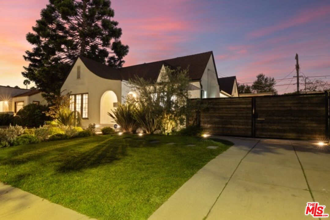 821 S Cloverdale Ave