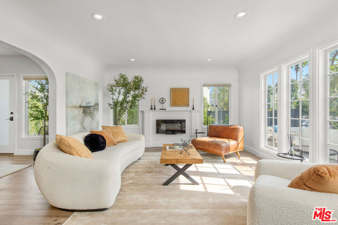 821 S Cloverdale Ave