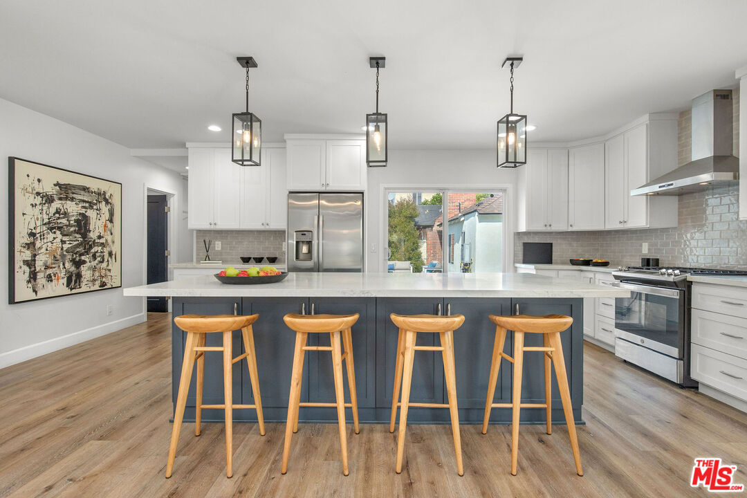 821 S Cloverdale Ave