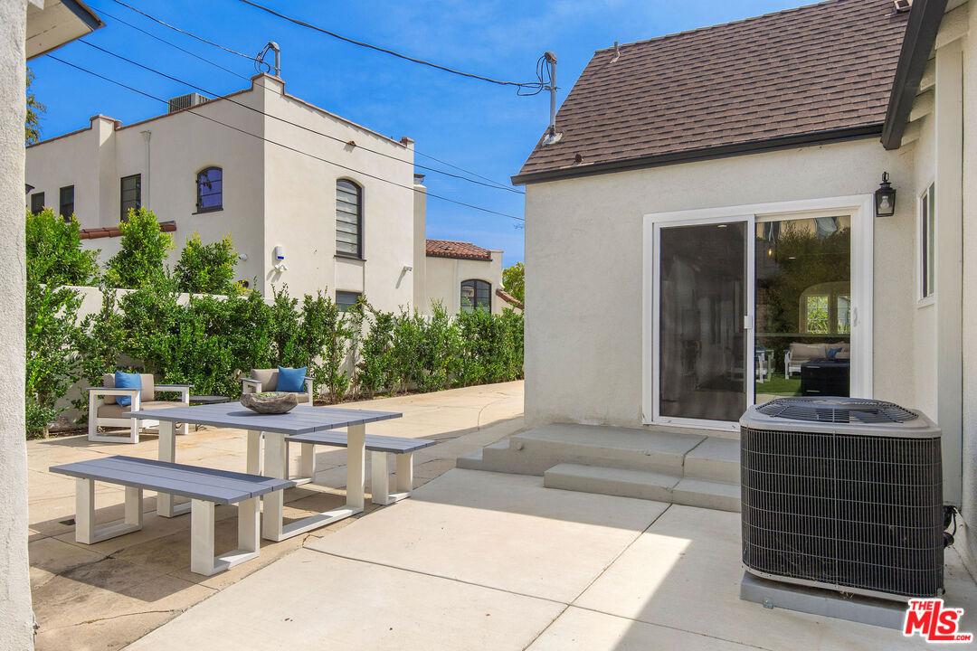 821 S Cloverdale Ave