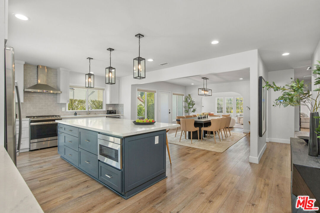 821 S Cloverdale Ave