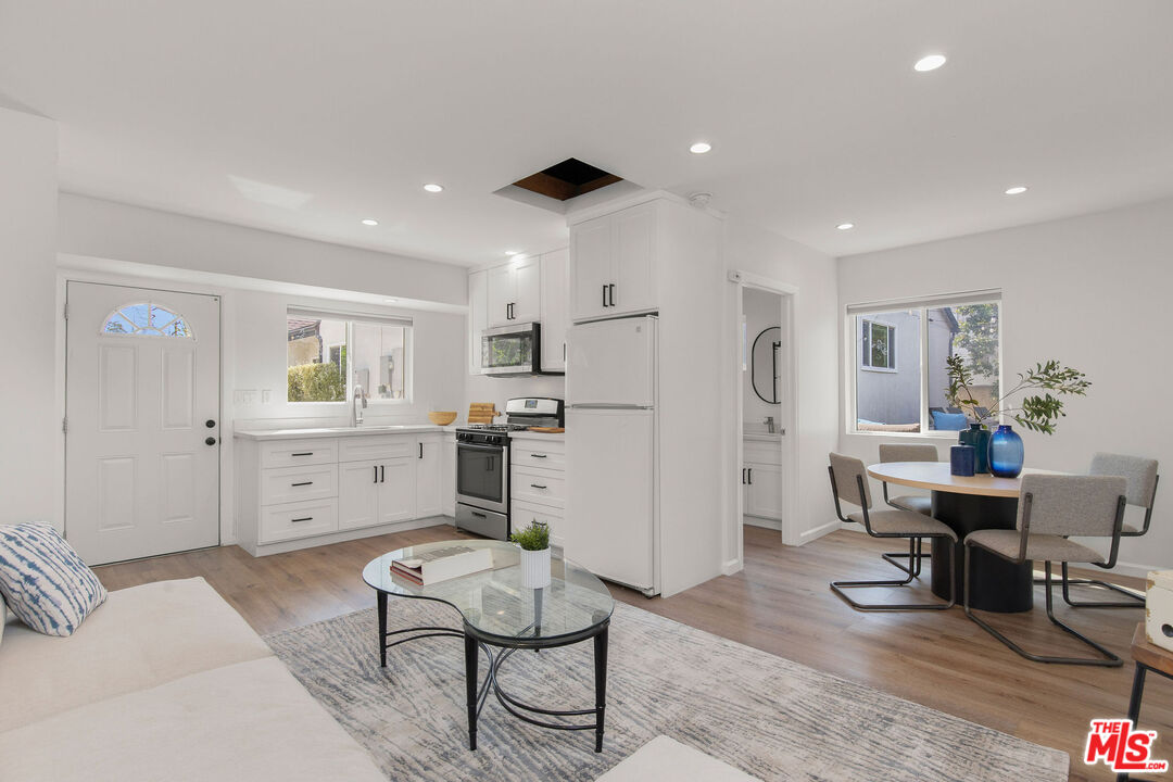 821 S Cloverdale Ave