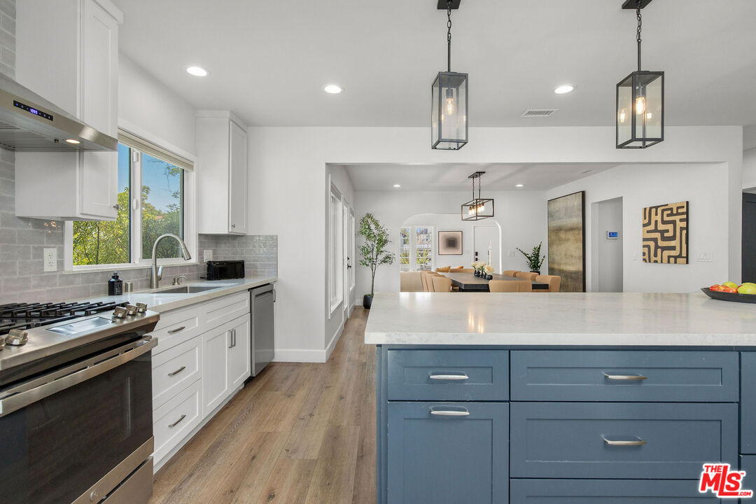 821 S Cloverdale Ave