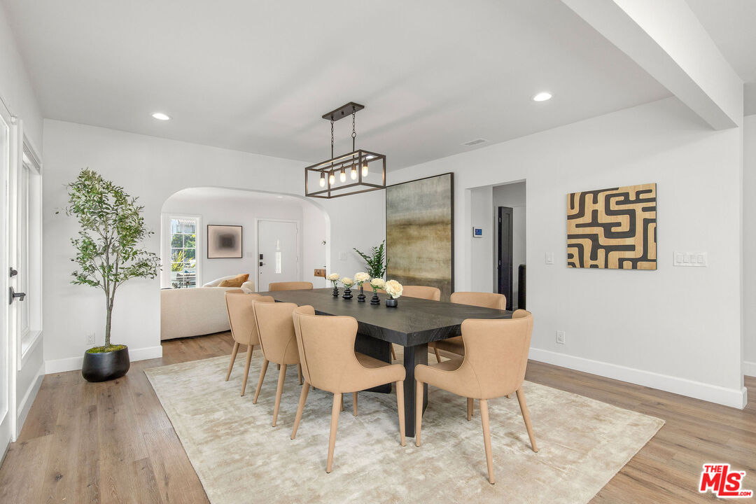 821 S Cloverdale Ave