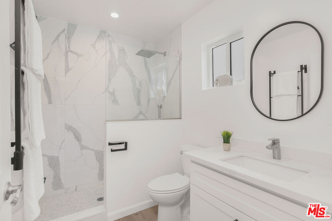 821 S Cloverdale Ave