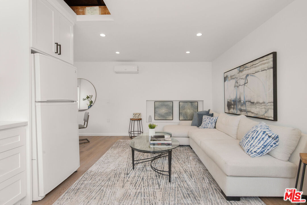 821 S Cloverdale Ave