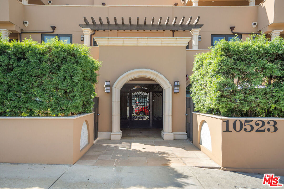 10523 Ashton Ave Unit: 301