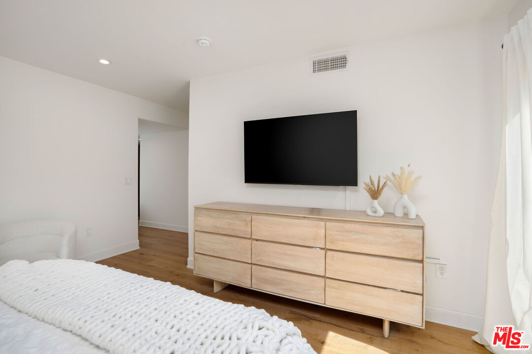 10523 Ashton Ave Unit: 301