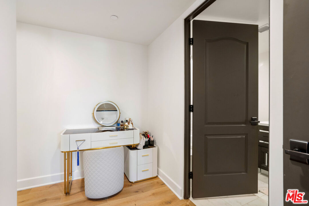 10523 Ashton Ave Unit: 301