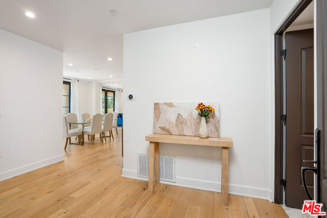 10523 Ashton Ave Unit: 301